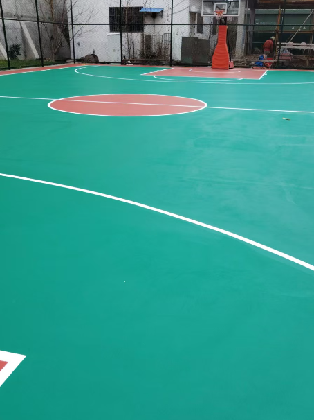 广汉 球场长期使用易出现地面开裂